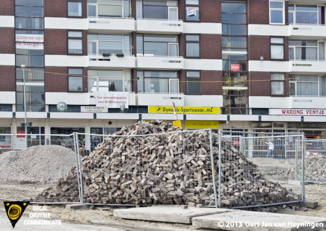 De onderste steen van het Damplein Leidschendam blijft vooralsnog zitten waar die zit.