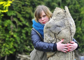 Conceptuele kunst van Mariëlle de Bruijn. Van aggredior naar aggredo met positive alsmede negatieve agressiviteit met emotie en transparantheid.