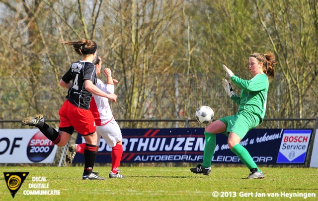 Drita Celaj van RCL gaat de 2-0 scoren tegen SteDoCo.