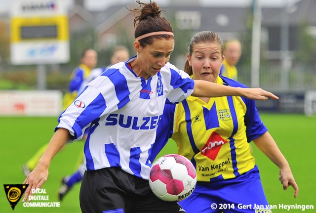 Thea de Blaeij van IJzendijke in duel met Sandra Welles van Berkel.