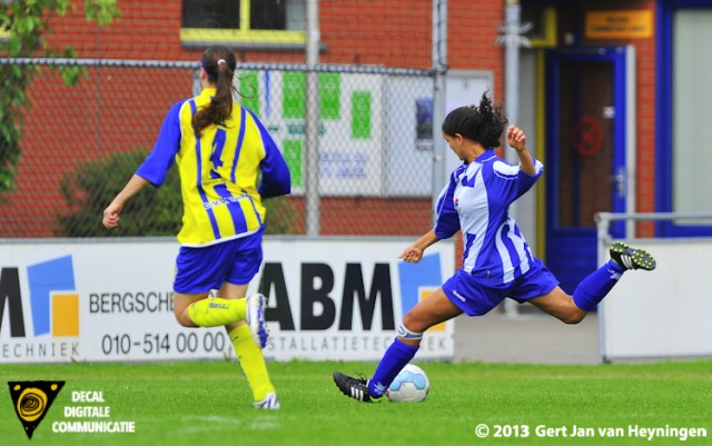 De eerste mogelijkheid voor Sabrina Pocorni van SVS om tegen Berkel de score te openen.