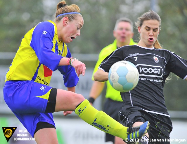 Verbeten maar sportieve strijd tussen Nadia Roukes van Berkel en Berni van der Lecq van Jodan Boys.