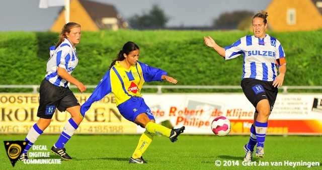 Romana Basilaris haalt vernietigend uit en een wondermooi doelpunt in de maak tegen IJzendijke. Basilaris bepaalde de eindstand op 5-3.