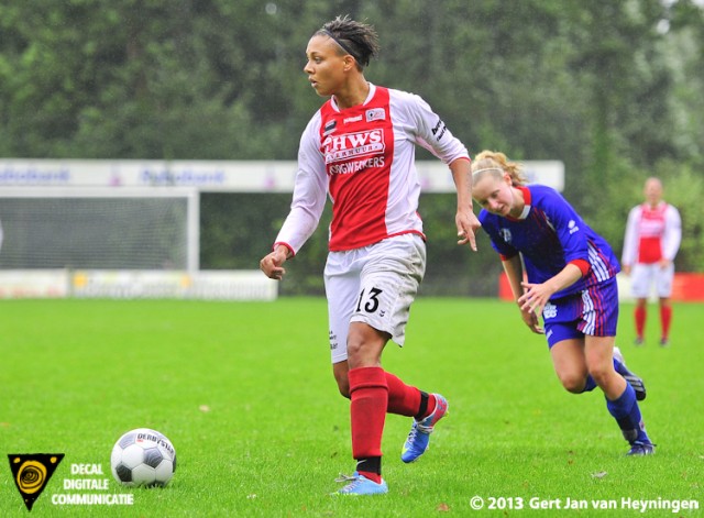 Het vierde doelpunt voor RCL in het duel tegen Buitenveldert komt op naam van deze nummer 13. Stephanie Valk scoort effectief op aangeven van Samanta Stojanovic de 4-0 voor de Leiderdorpse Racing.