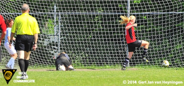 Het laatste tikje van Claudia Owel van Rijnvogels en de 1-3 een feit.