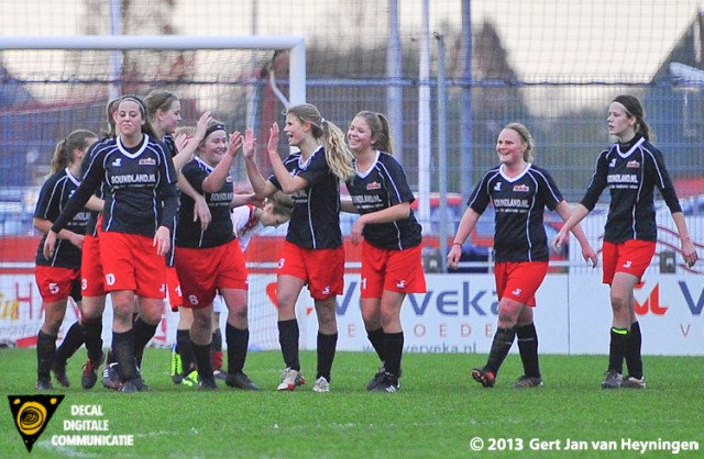 Jannah Muller scoorde in de bijkomende tijd de 2-1 in het voordeel van SteDoCo.