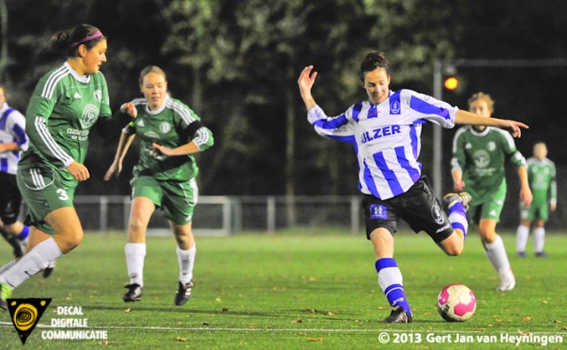 Mogelijkheid voor Thea de Blaey van IJzendijke om de score te openen maar Maartje Hommeles van Bavel voorkomt dit.