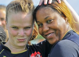 Gaby Verberg en Latoya Mitchell van Wartburgia