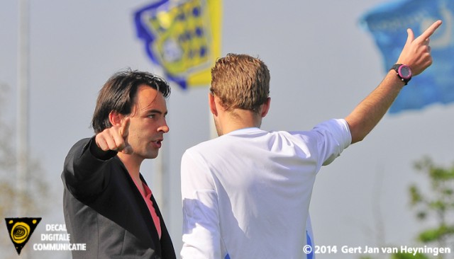 Discussie en verantwoording tussen leidsman Slierendrecht en Wartburgia coach Nick Brandsma.