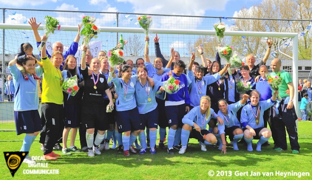 Zwervers, de trotse kampioen van de Tweede Klasse B seizoen 2012 - 2013