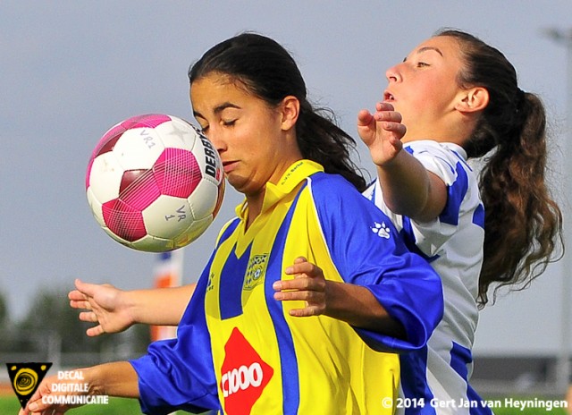 Romana Basilaris van cvv Berkel in actie.