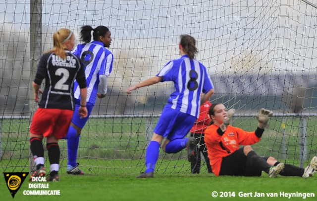 In de tweede minuut scoorde Cherraine Breinsburg de openingstreffer voor RVVH tegen SteDoCo. In de tweede minuut scoorde Cherraine Breinsburg de openingstreffer voor RVVH tegen SteDoCo.