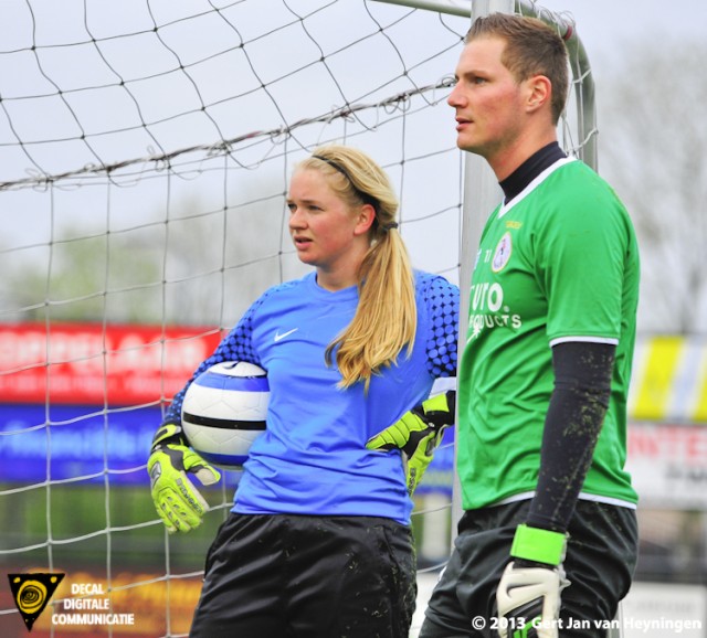 Extra tips van Sparta Rotterdam doelman Nico Pellatz speciaal voor Laura Kuyt van FC Rijnvogels die morgen in de nacompetitie in Oostkapelle aan het werk gaat.