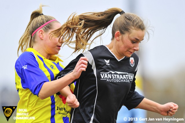 Chantal van Wijk van Berkel in duel met Lisa Stigter van Jodan Boys.