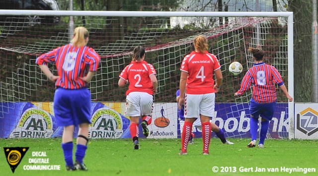  Madieke Zaad van Alkmania op weg naar de aansluitingstreffer in het KNVB bekerduel tussen Rhoon en Alkmania.