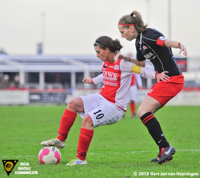 Leuke duels tussen Samira Benchamach van RCL en Roos Havermans van SteDoCo.