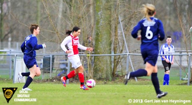 Samanta Stojanovic van RCL op weg naar de 3-0 in het Topklasse Vrouwen duel tegen DTS Ede.