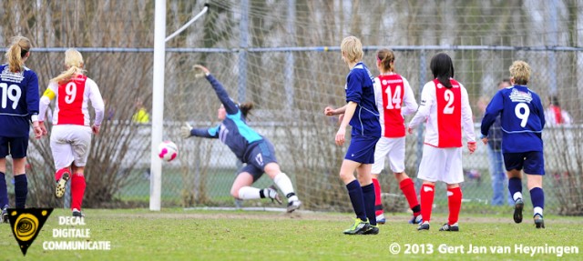 Een vrije trap van Linda Helbling van DTS die doel treft. In de uiterste hoek plaatst Helbling het leer en sluitpost Susan Hogenboom van RCL is kansloos. DTS Ede brengt de stand op 3-2 wat ook de eindstand zou worden.