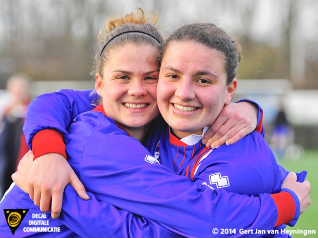 Twee speelsters van Buitenveldert die spraakmakend waren in het duel tegen RCL. Links Sophie van Oudheusden die rustig en gedreven het middenveld bestierde en rechts matchwinnaar Mariam Ahaddouch die koud twee minuten in het veld de 2-1 scoorde.