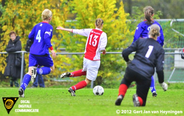 Romy Siera van RCL werd prima aangespeeld door Ramona van der Harst en omspeelde doelvrouwe Linda Hus.