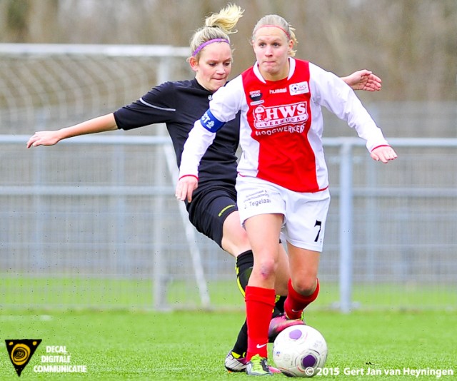 In de 15e minuut haalt Jaimy Visser Kirsten Kok onderuit. Dit zou bestraft worden met de tweede gele kaart.