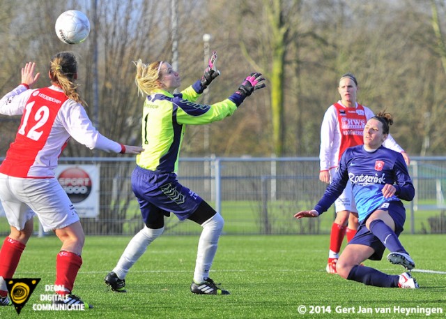 Fraai doelpunt van Larissa Wigger van FC Twente in de bekerwedstrijd tegen RCL. De 0-5 betekende tevens de eindstand van het duel tussen RCL en FC Twente.