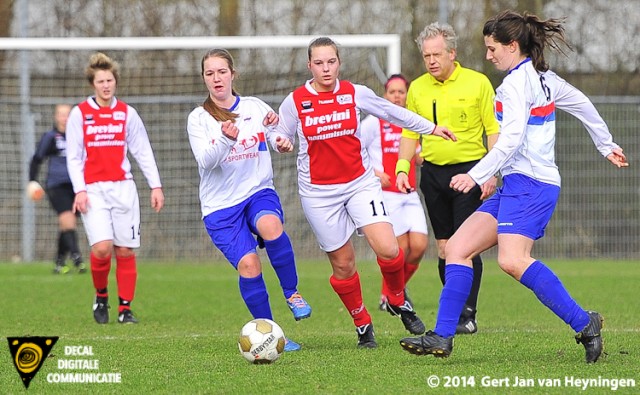 Judith Hogenboom van RCL die de aanval opzoekt.