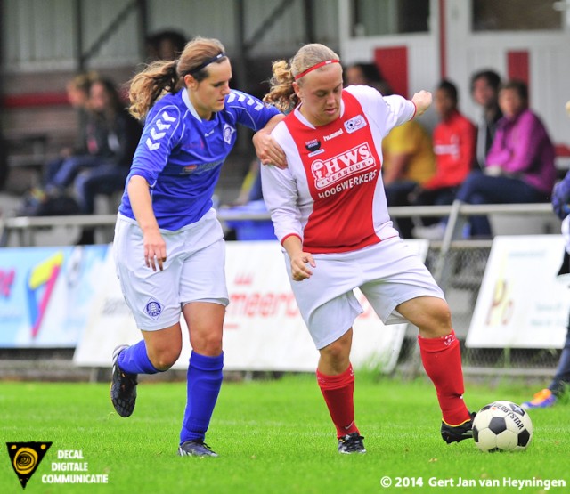 Bianca van der Meer van RCL met in haar kielzog Marieke Peters van RKHVV.