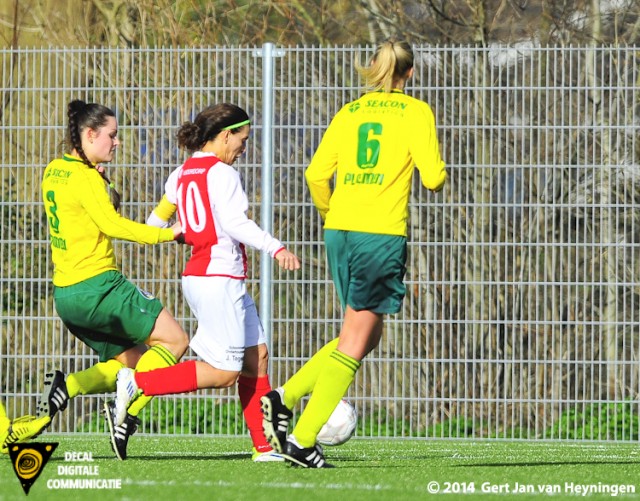 Samira Benchamach van RCL nam de eerste treffer voor haar rekening in het duel tegen Fortuna Sittard.