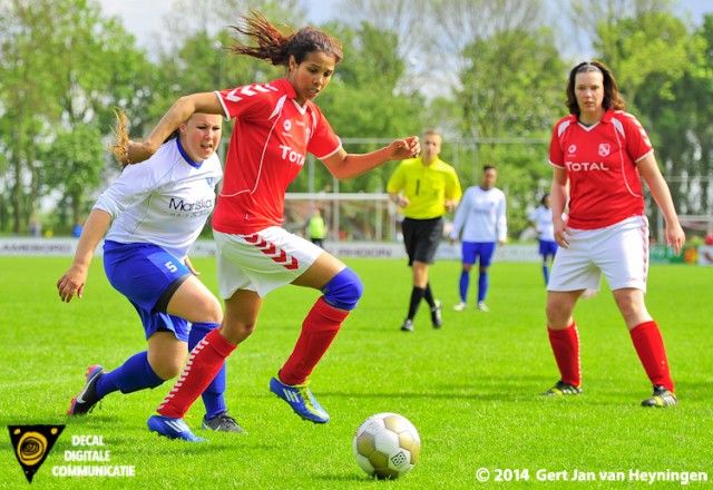 Rhoon - Zwervers. Leuke duels tussen Shamilla Hamers en Tamara Colle met rechts Patty Damsma.