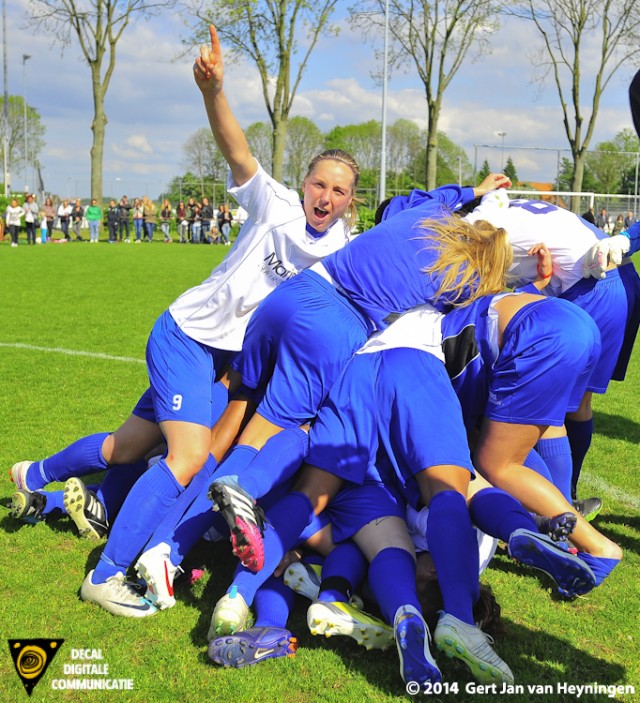 Goaltjesdief Shirley Nederpel die met haar doelpunt het kampioenschap Voor Zwervers binnensleepte.