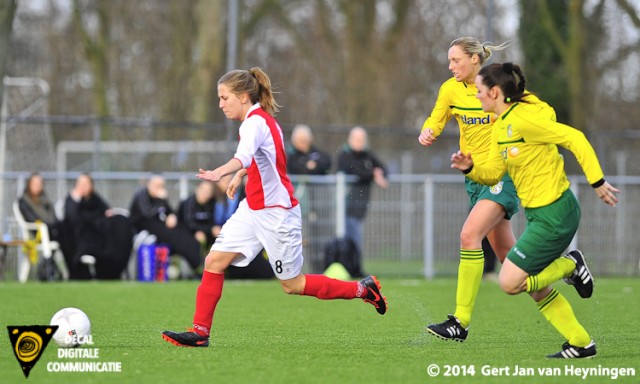  Jill Gotink van RCL krijgt de mogelijkheid om te scoren voor de Racing tegen Fortuna Sittard.