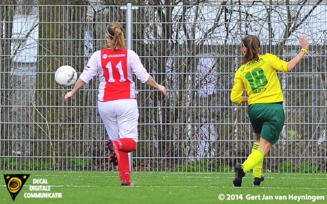 Liv Aerts van Fortuna Sittard scoort de gelijkmaker, 1-1.